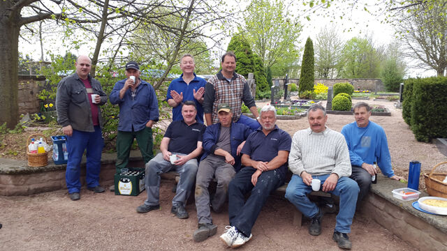 Arbeitseinsatz auf dem Friedhof